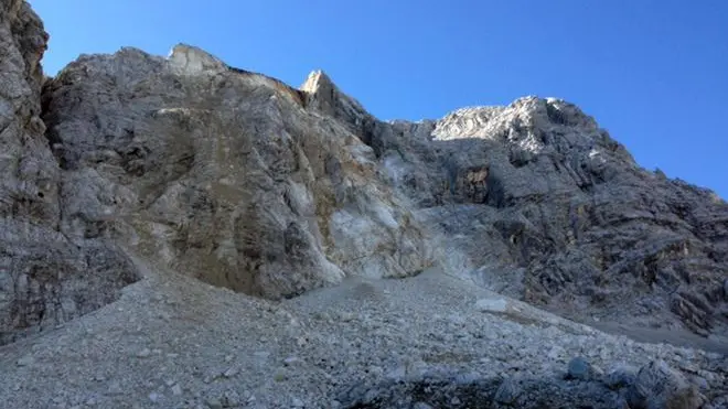 La frana nel gruppo del Sorapiss (Belluno) il 01 ottobre 2013..ANSA/SOCCORSO ALPINO E SPELEOLOGICO DEL VENETO.+++EDITORIAL USE ONLLY - NO SALES+++.