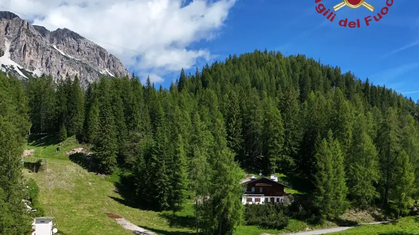 Il campo base delle squadre di soccorso a Cortina