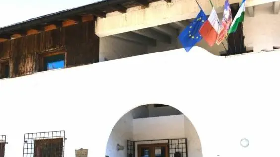 La vecchia scuola media Zardini di Cortina, di proprietà comunale