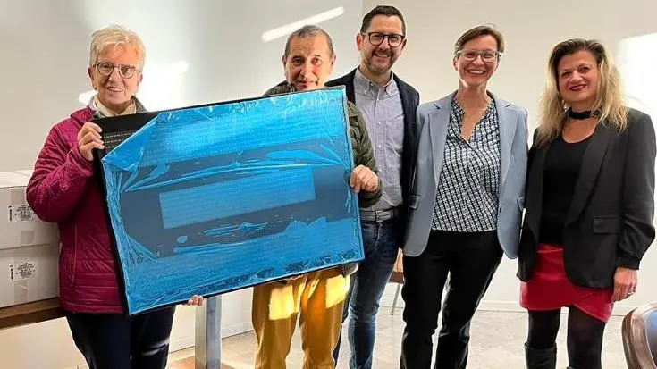 Il presidente Calo Zanella, al centro della foto, con gli ecovolontari dell’Unione montana feltrina