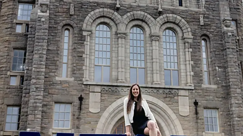 Virginia De Martin davanti all'Università di Trondheim