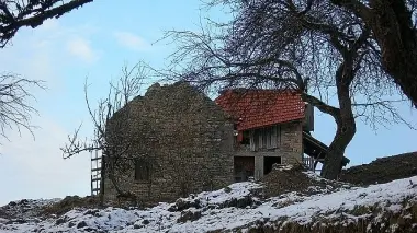 Alcune immagini di com’è oggi lo smottamento che ha colpito la zona di Malolt nel mese di dicembre