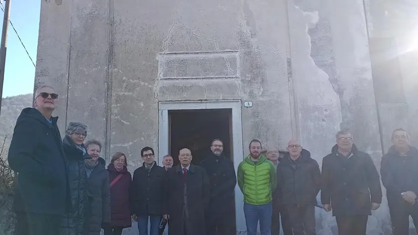 La presentazione della sottoscrizione pubblica davanti alla chiesetta di San Paolo a Feltre