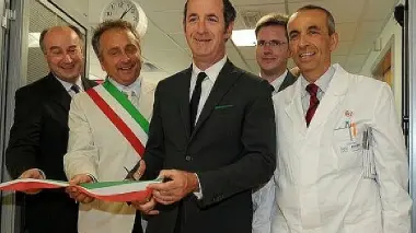 Il presidente Luca Zaia taglia il nastro nel reparto di gastroenterologia