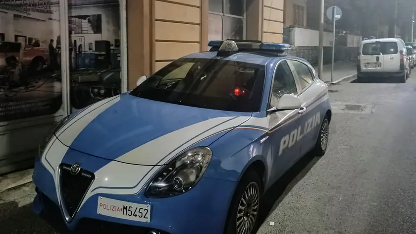 L’intervento della volante di martedì alla scuola media Ricci di viale Cavour