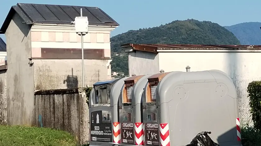 A Feltre multe per chi abbandona i rifiuti fuori dai cassonetti