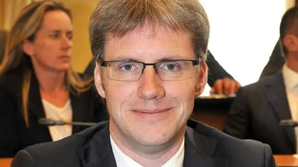 Giampaolo Bottacin (tra le deleghe: ambiente e specificità della provincia di Belluno), uno dei dieci componenti della nuova Giunta regionale del Veneto, presentata oggi a Venezia, all'aula del Consiglio regionale, 29 giugno 2015. ANSA / US REGIONE VENETO - LUIGI COSTANTINI.+++ANSA PROVIDES ACCESS TO THIS HANDOUT PHOTO TO BE USED SOLELY TO ILLUSTRATE NEWS REPORTING OR COMMENTARY ON THE FACTS OR EVENTS DEPICTED IN THIS IMAGE; NO ARCHIVING; NO LICENSING+++