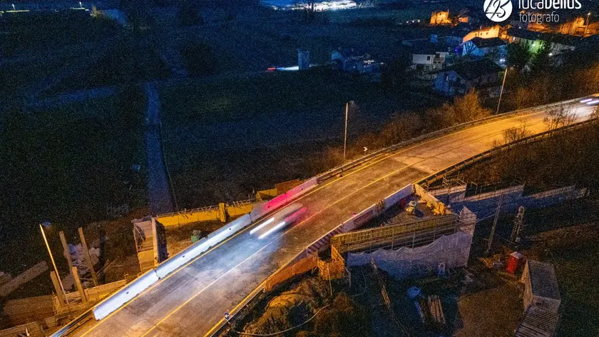 Il cavalcaferrovia riaperto al traffico a Formegan di Santa Giustina (foto Luca Bellus)