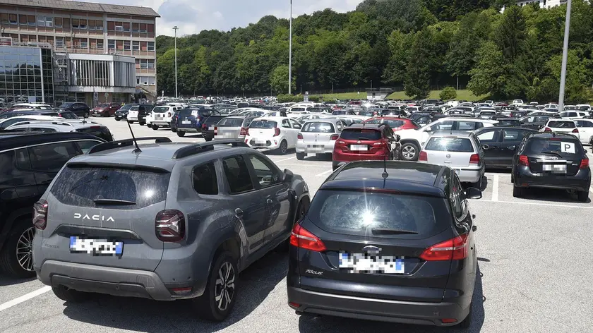 L'Ulss studia provvedimenti per impedire la sosta selvaggia all'ospedale di Belluno