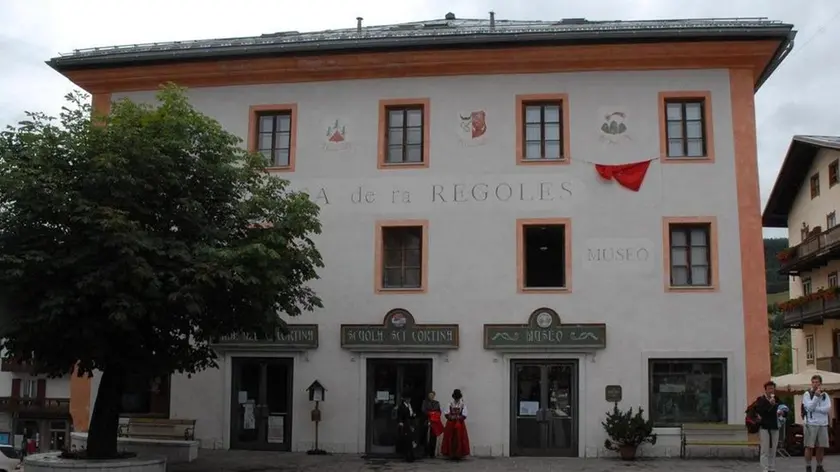 cortina, 18 luglio 2009, inaugurazione mostra casa savoia storia di una famiglia italiana alla ciasa de ra regoles alla presenza del principe emanuele filibertoLa Ciasa de Ra Regoles dove c'e' la mostra su Casa Savoia