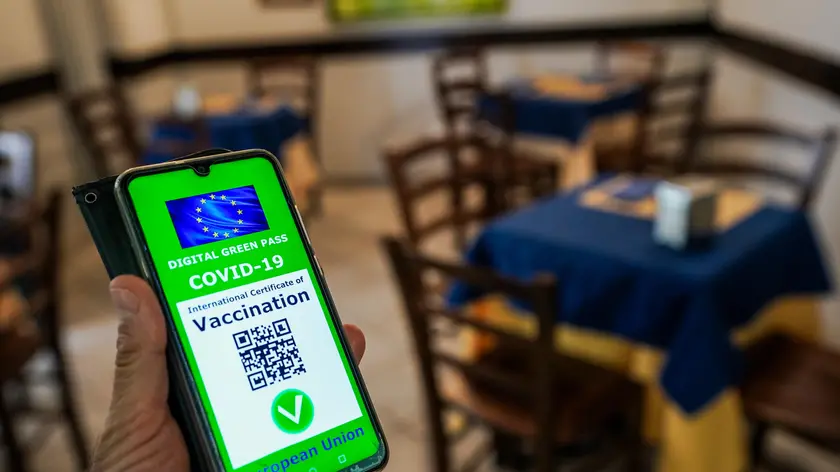 Una ricostruzione grafica del Green pass, il certificato digitale Covid dell'UE. Torino 23 luglio 2021 ANSA/TINO ROMANO