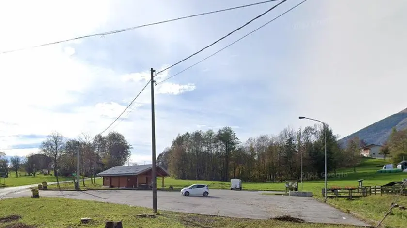 Come si presenta attualmente lo spiazzo in località Ligont usato come area camper e parcheggio