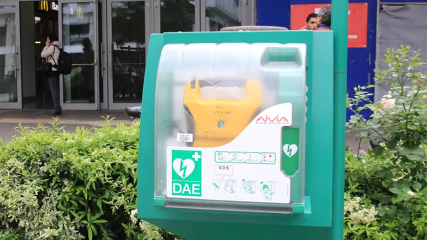 Mappa dei defibrillatori in città - nella foto di fronte alla stazione FS