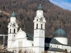 Agordo gennaio 2005, chiesa.Una veduta del centro di Agordo dove oggi si terra' la cerimonia inaugurale di Alpe Adria