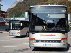 Agordo (BL), 26 Ottobre 2005, Stazione Dolomitibus - Agordo (BL), 26 October 2005, Dolomitibus station - Le tariffe pubblicate da Dolomiti bus sono in vigore dal 1º settembre