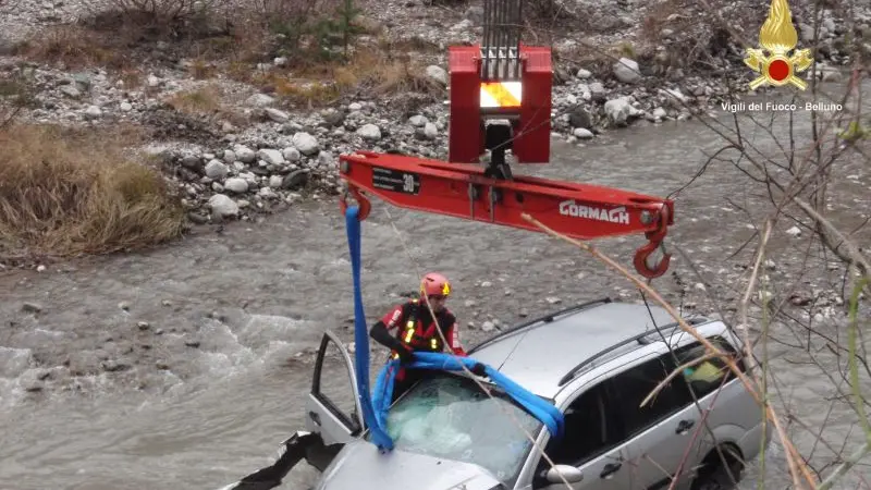 l'auto recuperata nell'incidente sull'Agordina