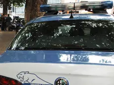 2011-05-02 -LO- Auto rubata piazza stazione pattuglia polizia polizei bolzano