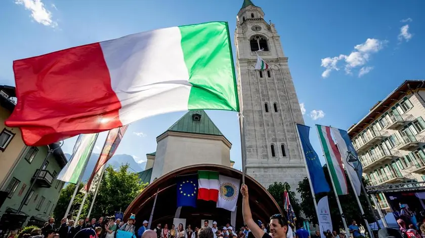 Festeggiamenti durante la proclamazione di Milano-Cortina come vincitrice delle olimpiadi invernali nel 2026 a Cortina il 24 giugno 2019. ANSA/ANDREA SOLERO