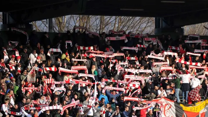 Partita di Serie D tra il Belluno Calcio e il Padova. Il Belluno perde 2-0