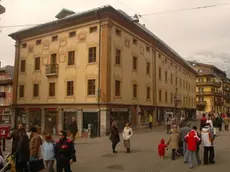 Cortina d'Ampezzo, Corso Italia. Municipio vecchio, uffici pubblici del Comune di Cortina d'Ampezzo