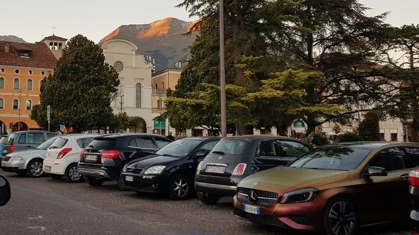 Il parcheggio in piazza dei Martiri