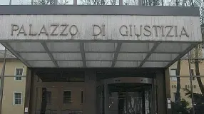 Una vicenda di screzi tra vicini di casa è approdata in un’aula del tribunale a Belluno