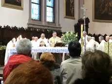 Il vescovo Giuseppe Andrich durante l'omelia pasquale in Duomo