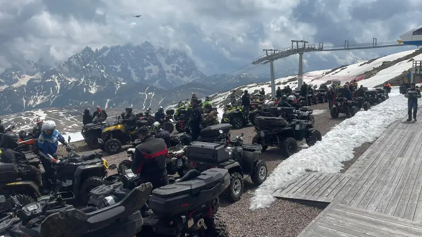 Una folla di quad a Falcade