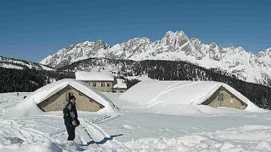 Uno scorcio di Casera Razzo alcuni giorni fa La neve ha già raggiunto i 30 centimetri