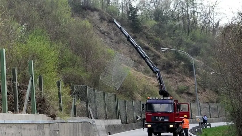 Belluno, 14 aprile 2009. incontro con il sindaco Antonio Prade e Denio Dal Pont assessore ai lavori pubblici per la presentazione del progetto di bonifica della frana in via miari