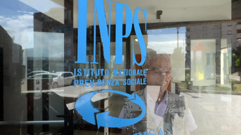 La sede dell' Inps a Pontedera (Pisa). ANSA/STRINGER