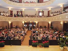 In teatro comunale premiazione del concorso per le scuole 'Lettura e pensiero' - Il Teatro Comunale di Belluno la cui gestione e' oggetto di un'aspra polemica