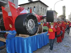 Belluno, 27 gennaio 2008. Il carnevale di CastionIl carnevale di Castion con i carri delle frazioni che sfilano in centro