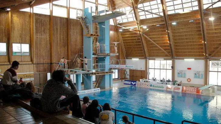 belluno, 11 febbraio 2006. alla piscina di lambioi la gara di tuffi