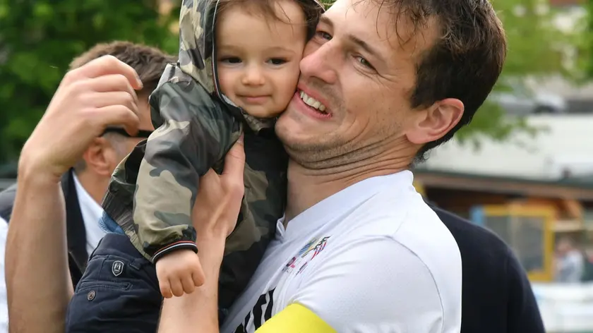 Simone Corbanese con il figlio a fine gara