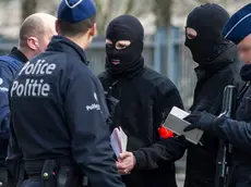 Brussels - 22 march 2016 Cordon de securite autour du site de l'attentat dans la station de metro Maelbeek Ocam adapte le niveau de securite a 4. Credit: JMQuinet/Reporters Reporters / QUINET LaPresse Only italy Bruxelles sotto attacco: kamikaze in aeroporto e bombe nel metrÃ²