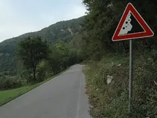 La strada che porta a Canal è minacciata dalle frane