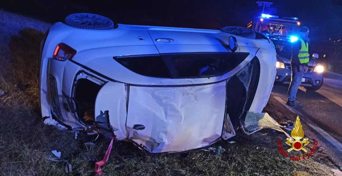 La Fiat 500 Abarth distrutta nell'uscita di strada ai Fant di Sospirolo. Un trentenne è morto