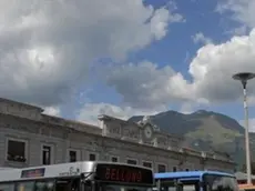 Belluno, 21 agosto 2006, Nel piazzale della stazione di belluno i mezzi della dolomitibus