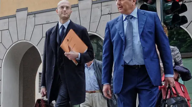 Il sindaco di Cortina Franceschi arriva in tribunale accompagnato dall'avvocato Prade
