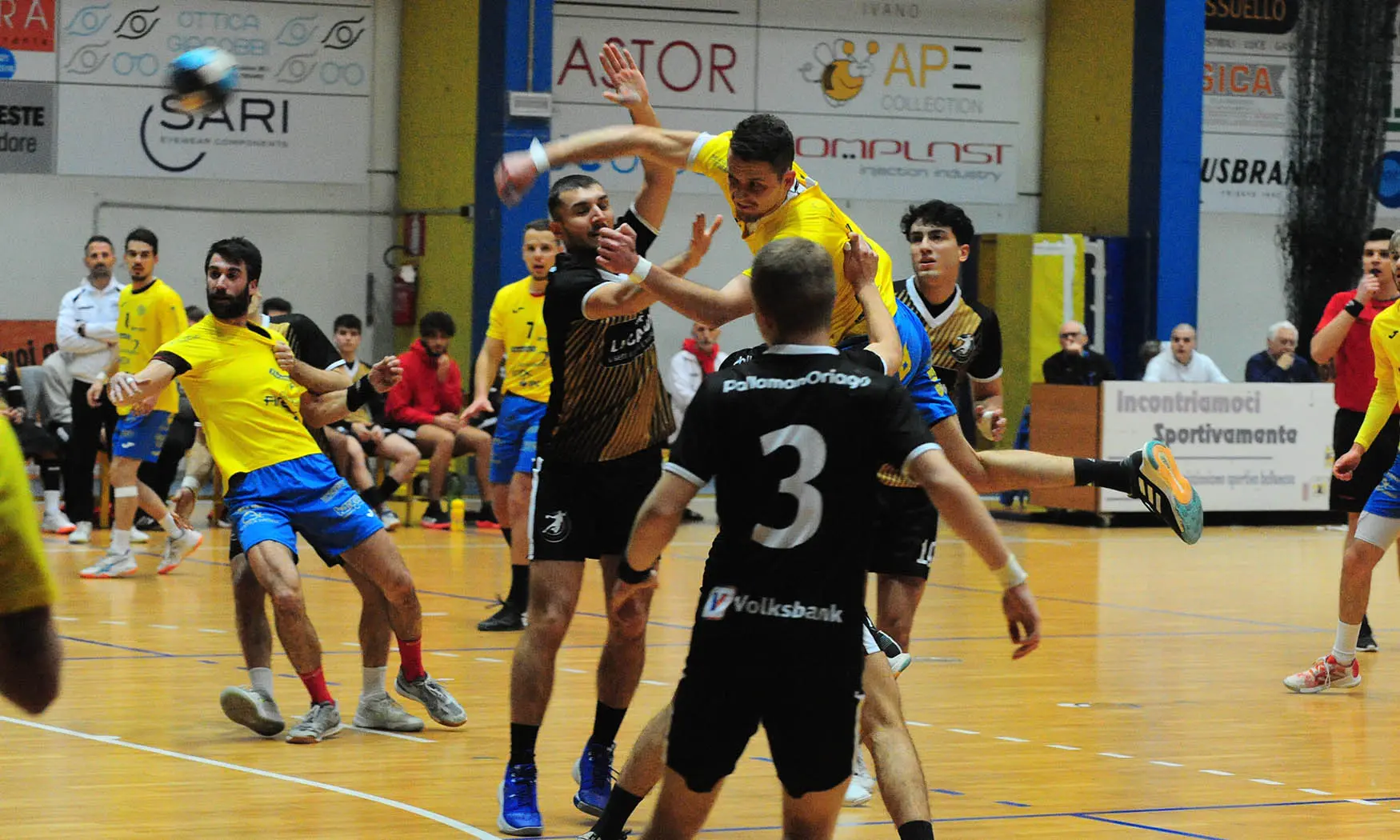 Importante successo della Pallamano Belluno, che batte l'Arcobaleno Oriago fanalino di coda e ridà un po' di ossigeno alla propria classifica in serie A2.