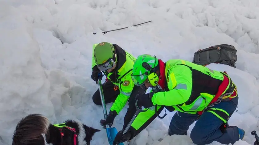 Le operazioni di soccorso dopo una valanga