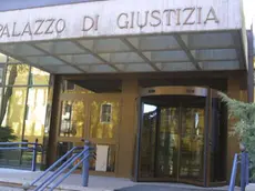 In tribunale a Belluno si e' concluso il primo grado del processo all'ex promotore finanziario trevigiano accusato di truffa ai danni di una quarantina di risparmiatori