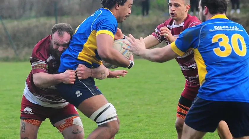 Mattia Bernardi durante il derby fra Belluno e Feltre