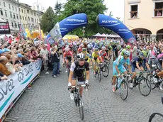 Il giro d'italia parte da piazza martiri