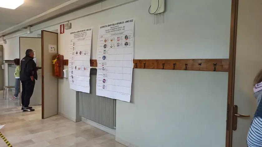 Il seggio alla scuola media Rocca a Feltre
