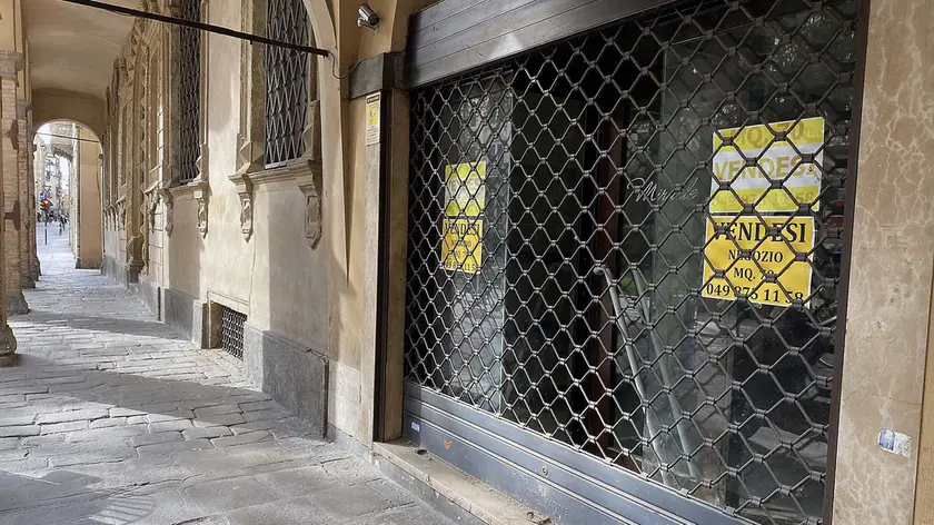Un negozio sfitto