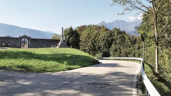 Il tratto di via Tevere a Zermen