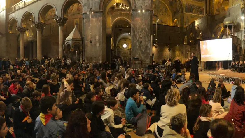 La folla a San Marco
