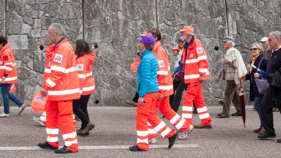Presente anche il Suem. Manifestazione contro i tagli in Cadore, con corteo lungo tutto il Ponte Cadore.